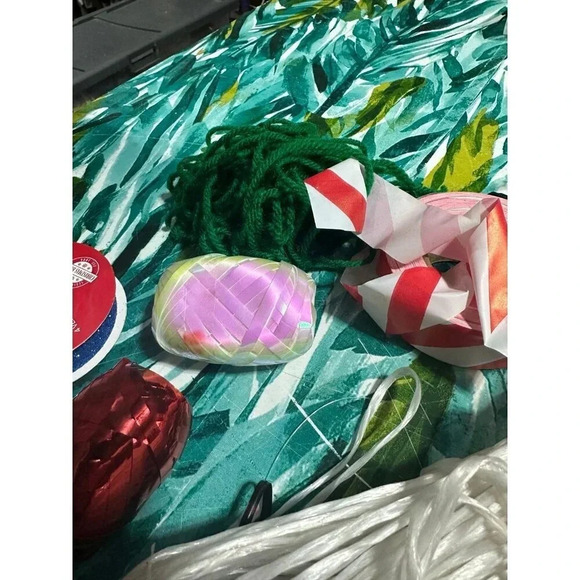 Lot of Arts & Crafts ribbon & string - Picture 5 of 8